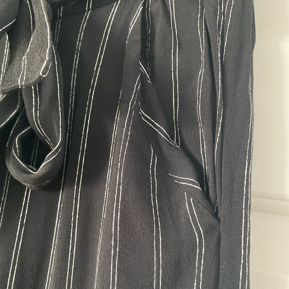 Wilfred Aritzia | Cropped Ankle Pants | size XS | striped - Picture 8 of 11